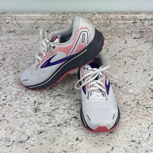 Brooks Womens Ghost 14 Size 9.5B White Running Shoes Sneakers.